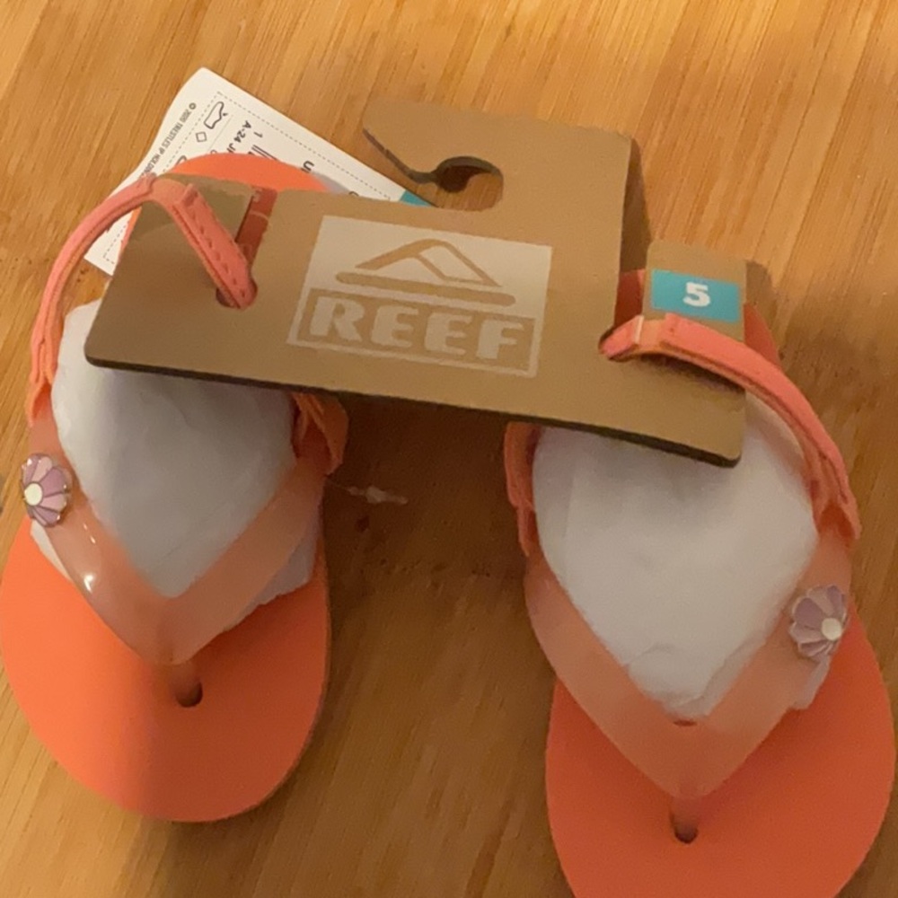 NWT reef baby girl sandals size 5